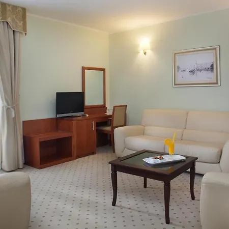 Bella Vista 4* درفينيك