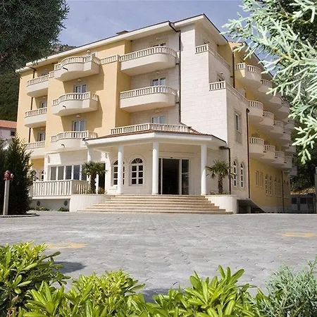 Bella Vista Hotel 4*