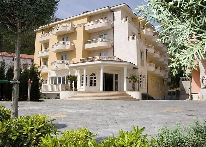 Bella Vista Hotel 4*