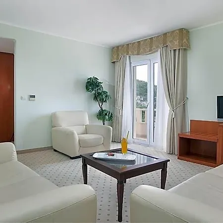 מלון Bella Vista 4*