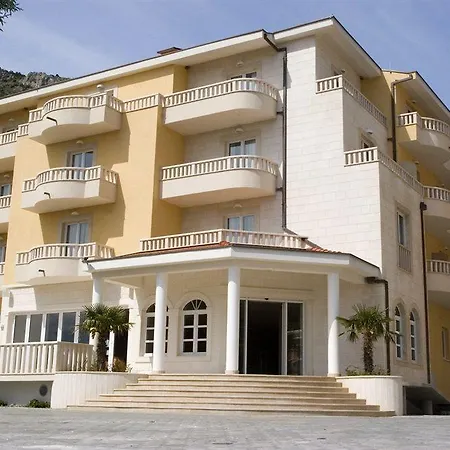 Отель Bella Vista 4*